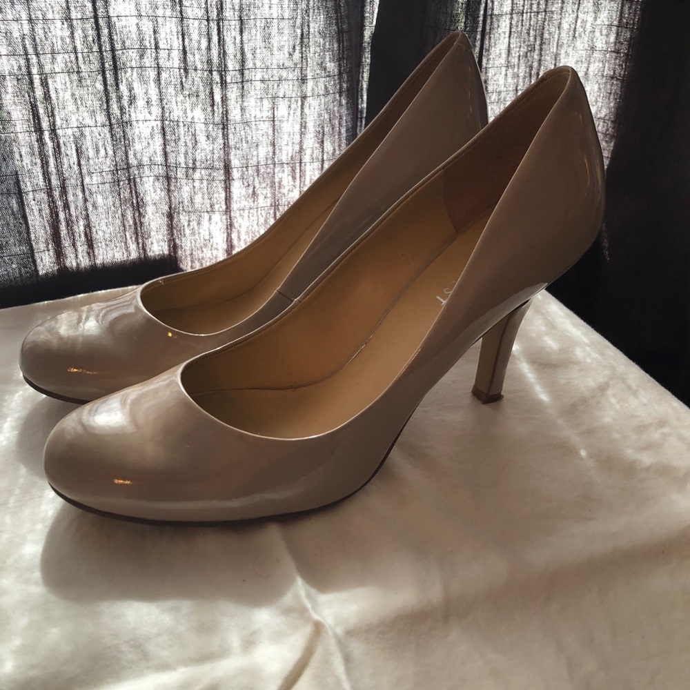 Nine West Ambitious Taupe Patent Pumps